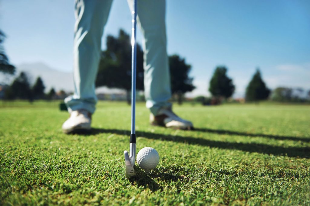 golfer lining up to putt on seabrook island golf courses